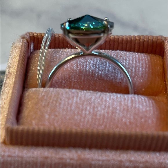 Swarovski Crystal Ring - Picture 3 of 7